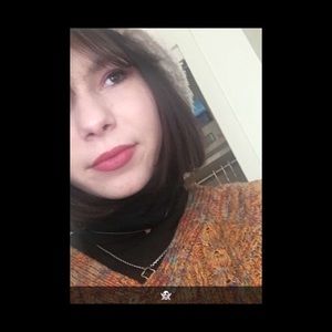 Meet your Posher, Alexis